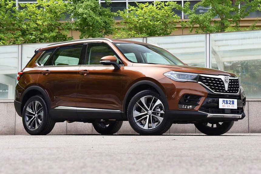 mau-suv-gan-600-trieu-dong-mang-trai-tim-bmw-tu-trung-quoc