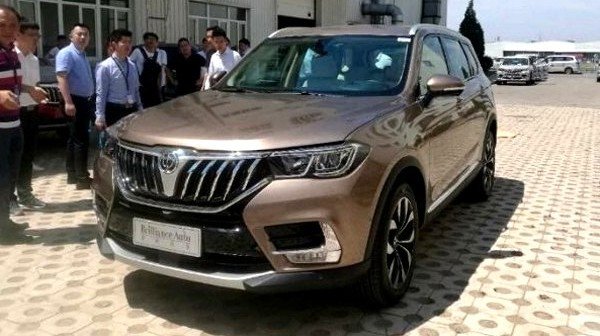 mau-suv-gan-600-trieu-dong-mang-trai-tim-bmw-tu-trung-quoc