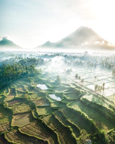 Hiếm có nơi nào mang vẻ đẹp đa dạng và mê hoặc như Bali, Indonesia.