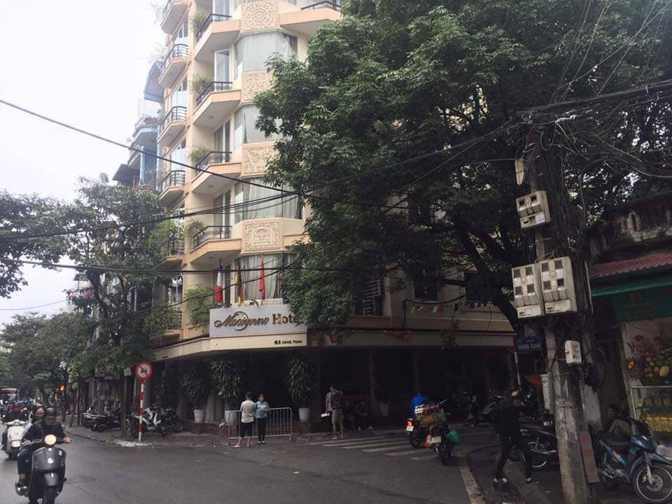 ha-noi-chay-khach-san-o-pho-hang-than-luc-sang-som-nguoi-dan-ta-hoa-bo-chay