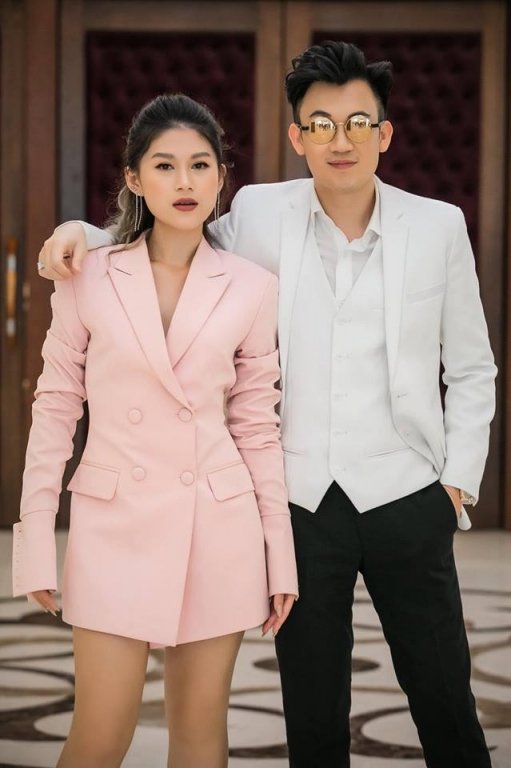 phan-ngoc-luan-thoai-mai-buoc-qua-nhieu-canh-cua-vao-phong-ngu-cua-mr-dam