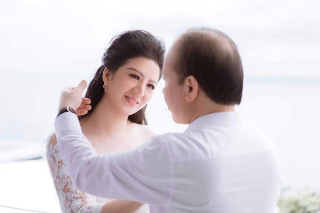 ca-si-dinh-hien-anh-toi-khong-mang-le-cuoi-cua-minh-voi-thu-truong-bo-tai-chinh-de-pr