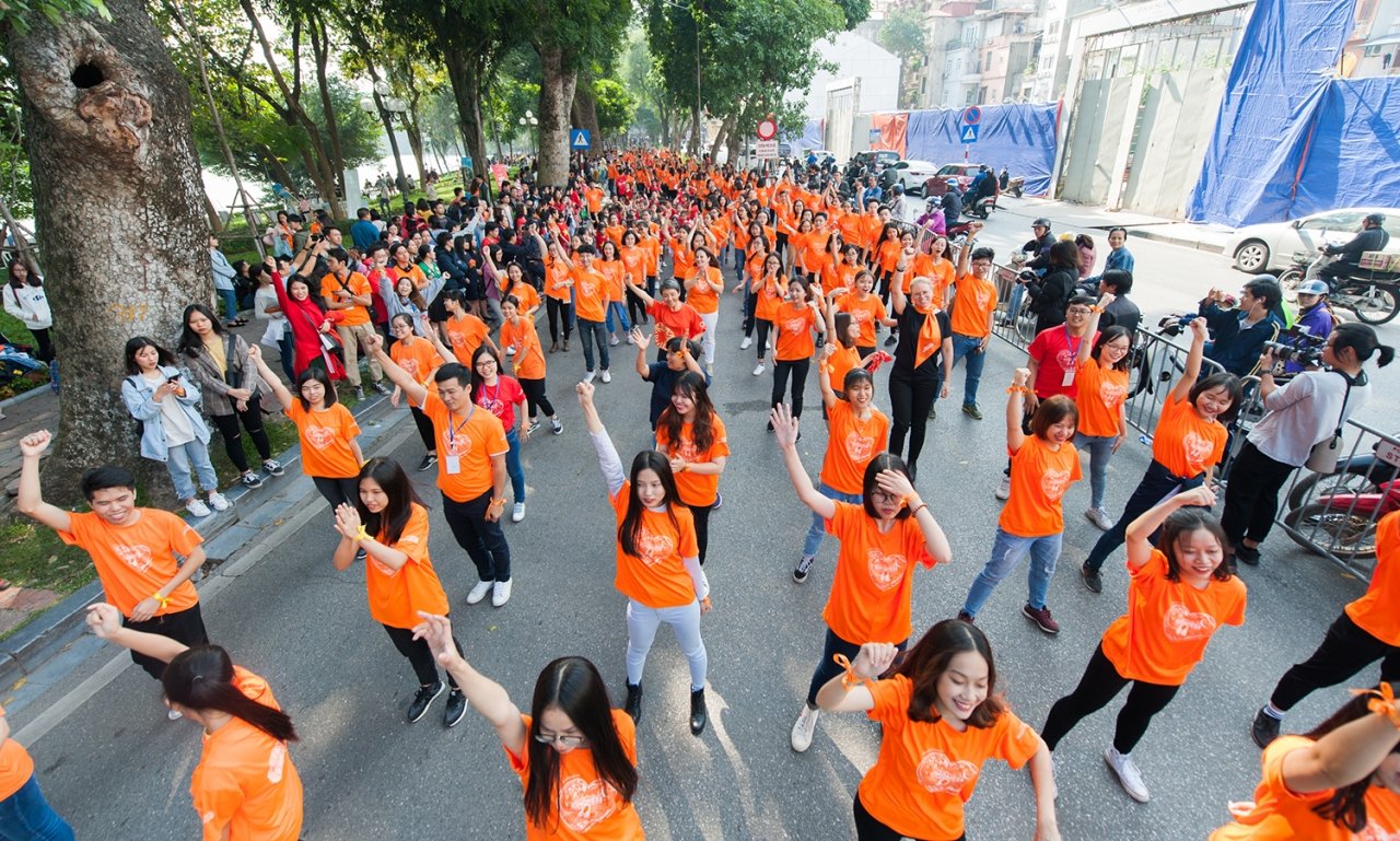 5000-ban-tre-ha-noi-cung-nhay-vi-su-tu-te