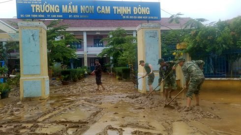 anh-khanh-hoa-thiet-hai-khung-khiep-do-bao-so-9-cau-gay-doi-300-ho-dan-bi-co-lap
