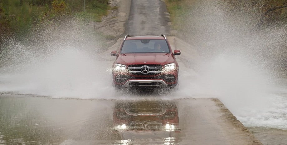 danh-gia-mercedes-gle-2020-hien-dai-an-toan-gia-canh-tranh