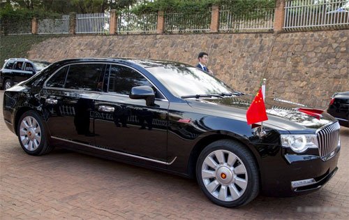 limousine-cua-tap-can-binh-xe-nguyen-thu-nhieu-bi-an