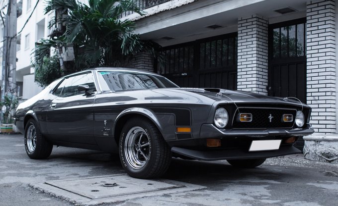 dan-choi-sai-gon-phuc-che-mustang-co-thay-hon-1000-chi-tiet