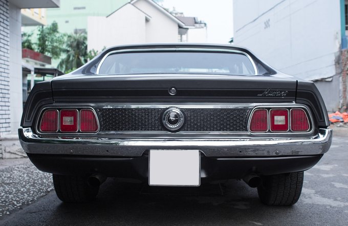 dan-choi-sai-gon-phuc-che-mustang-co-thay-hon-1000-chi-tiet