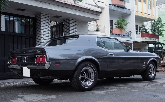 dan-choi-sai-gon-phuc-che-mustang-co-thay-hon-1000-chi-tiet