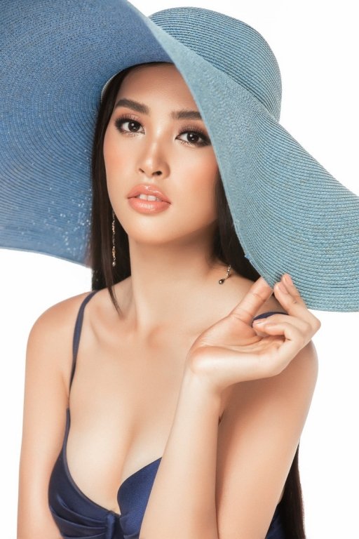 hoa-hau-tieu-vy-tung-bo-anh-bikini-nong-bong