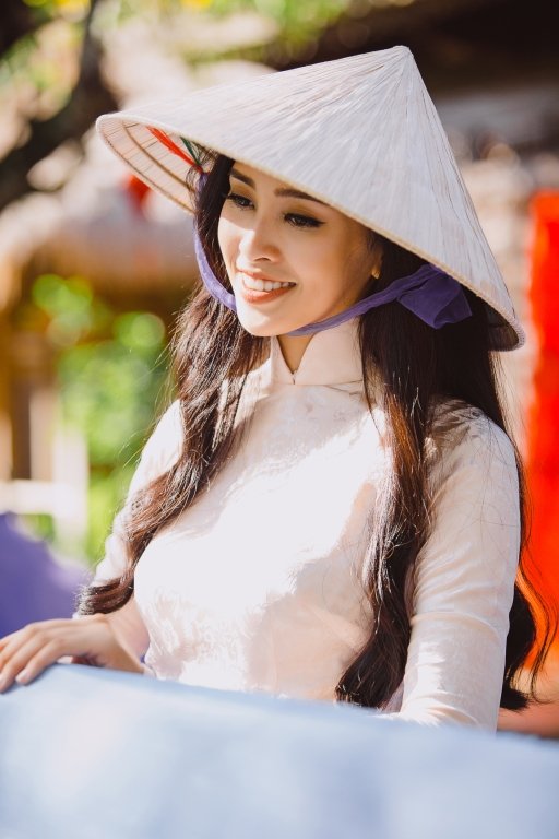 hoa-hau-tieu-vy-tung-bo-anh-bikini-nong-bong