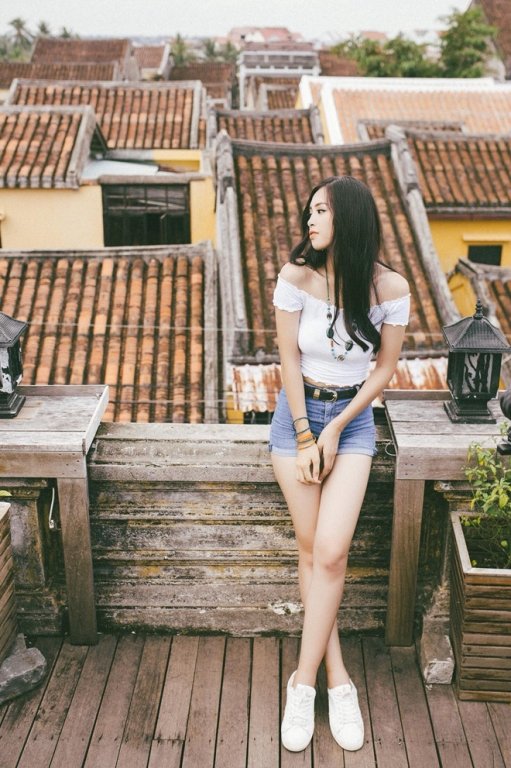 hoa-hau-tieu-vy-tung-bo-anh-bikini-nong-bong