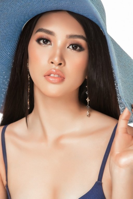 hoa-hau-tieu-vy-tung-bo-anh-bikini-nong-bong