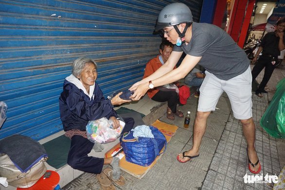 Bạn trẻ làm thiện nguyện: Ấm áp tình người sau đêm bão - Ảnh 10.