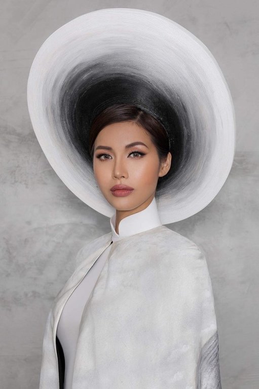 tron-ven-hai-bo-trang-phuc-dan-toc-cua-minh-tu-tai-miss-supranational-2018