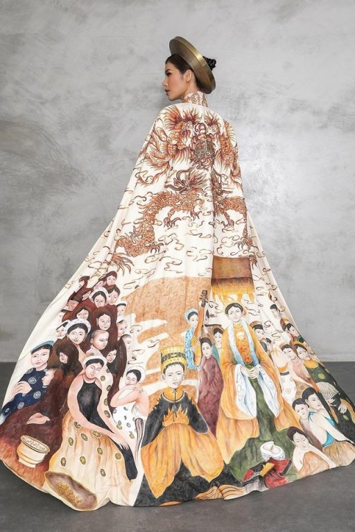 tron-ven-hai-bo-trang-phuc-dan-toc-cua-minh-tu-tai-miss-supranational-2018