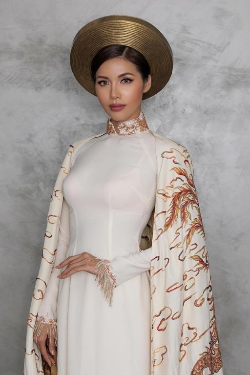 tron-ven-hai-bo-trang-phuc-dan-toc-cua-minh-tu-tai-miss-supranational-2018