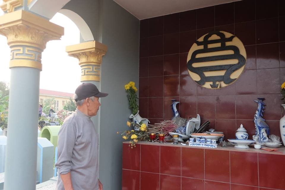 uan-khuc-vu-ca-tram-ngoi-mo-bi-dap-bat-huong-o-hung-yen-nguoi-dan-tiet-lo-dieu-bat-ngo