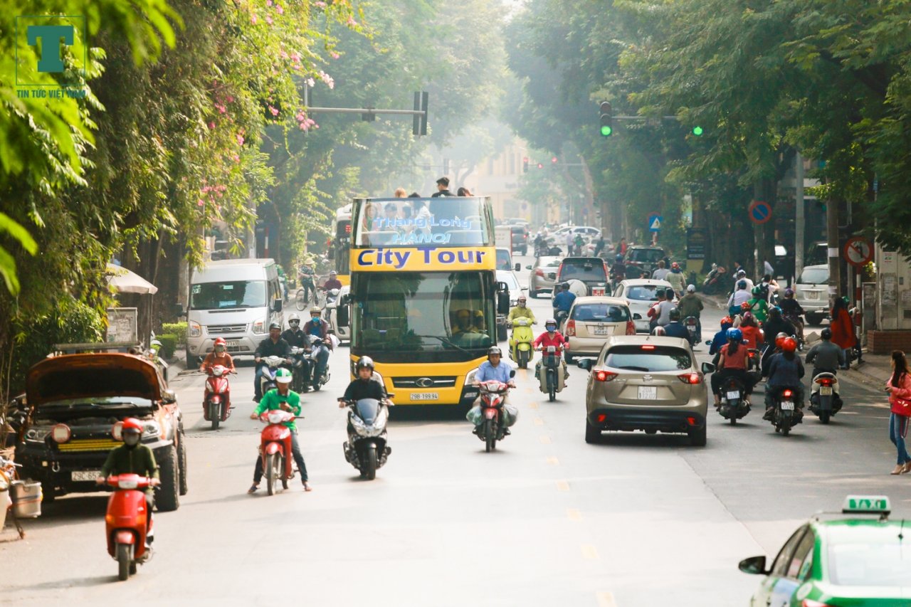 dua-vao-khai-thac-tuyen-buyt-thoang-noc-phuc-vu-du-lich-tai-ha-noi