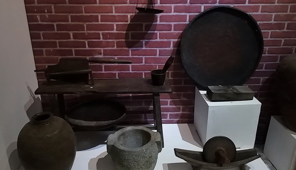tai-hien-tinh-hoa-dong-y-hue-xua-va-nay