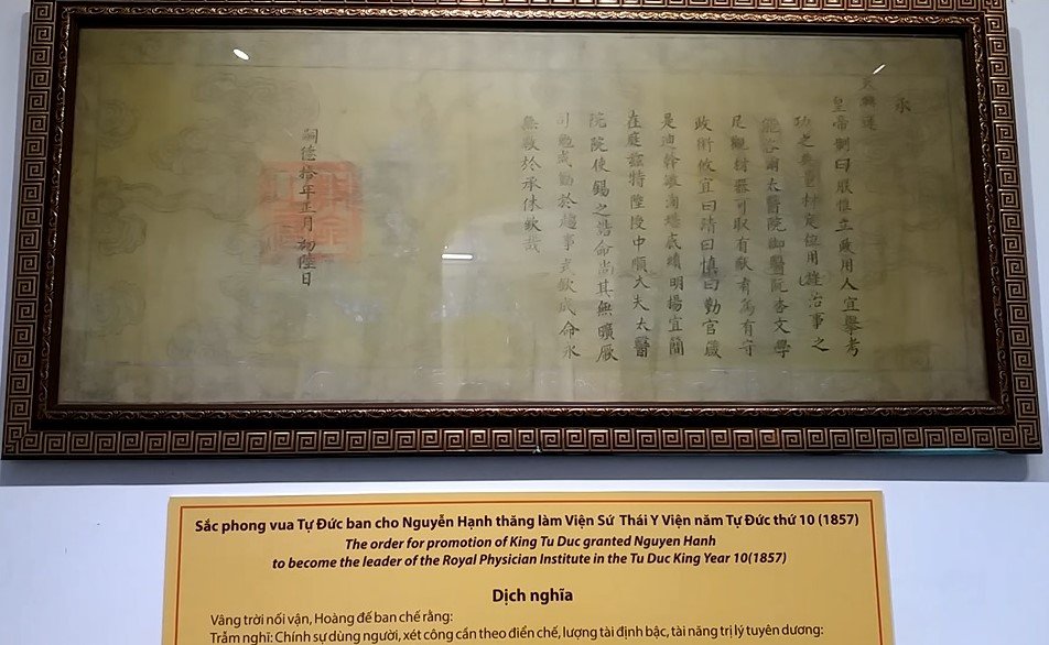 tai-hien-tinh-hoa-dong-y-hue-xua-va-nay