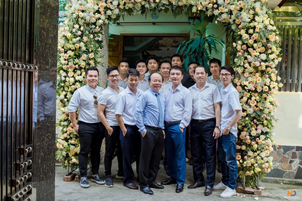 tiet-lo-thiep-cuoi-cua-ca-si-dinh-hien-anh-va-chong-la-thu-truong-bo-tai-chinh