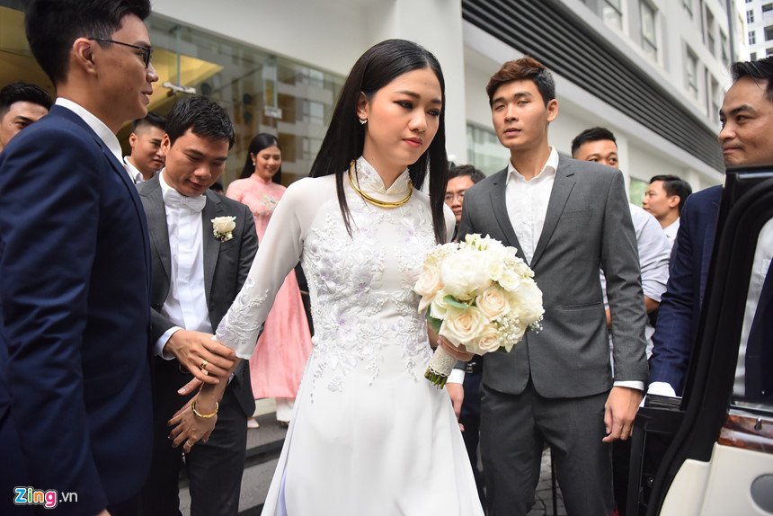 a-hau-thanh-tu-nam-chat-tay-chong-dai-gia-trong-le-don-dau