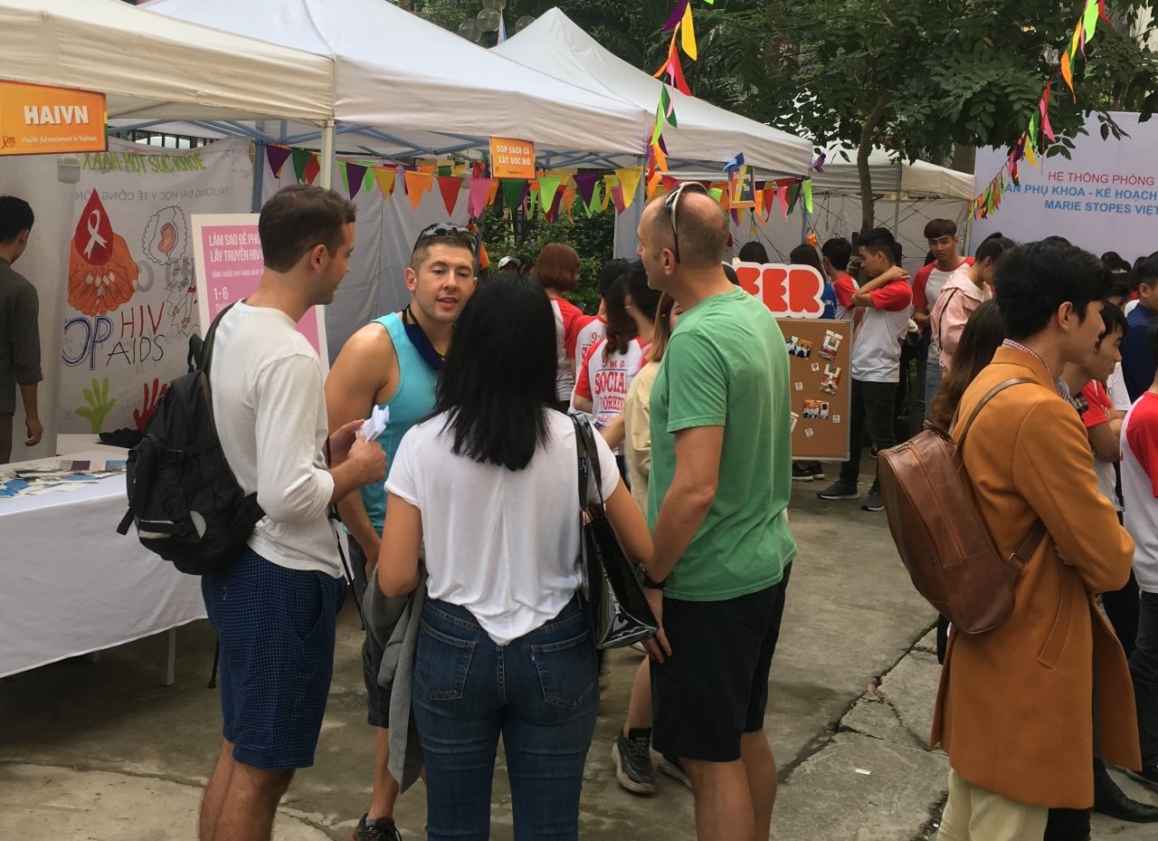 cong-dong-lgbt-ha-noi-tung-bung-ngay-hoi-phong-chong-hiv