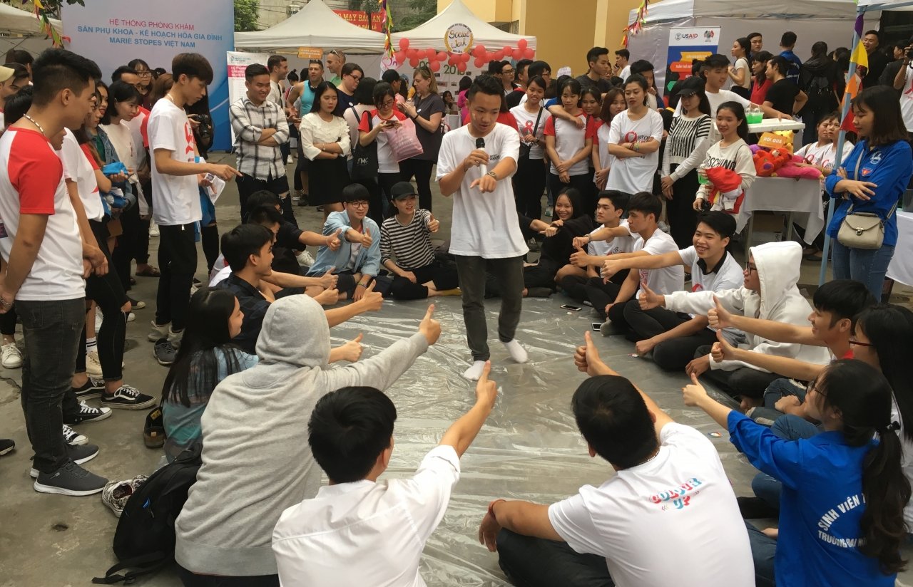 cong-dong-lgbt-ha-noi-tung-bung-ngay-hoi-phong-chong-hiv
