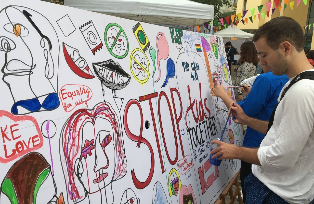 cong-dong-lgbt-ha-noi-tung-bung-ngay-hoi-phong-chong-hiv