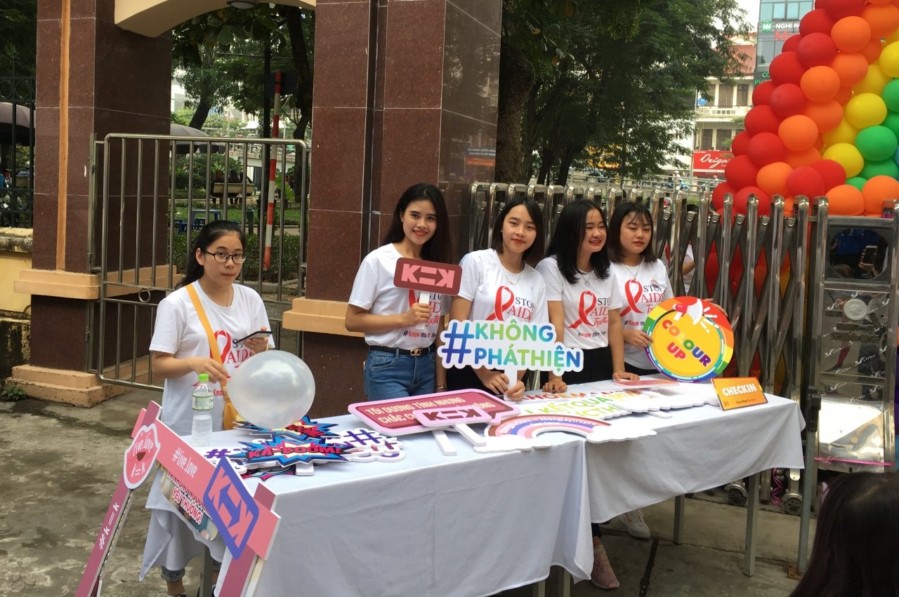 cong-dong-lgbt-ha-noi-tung-bung-ngay-hoi-phong-chong-hiv