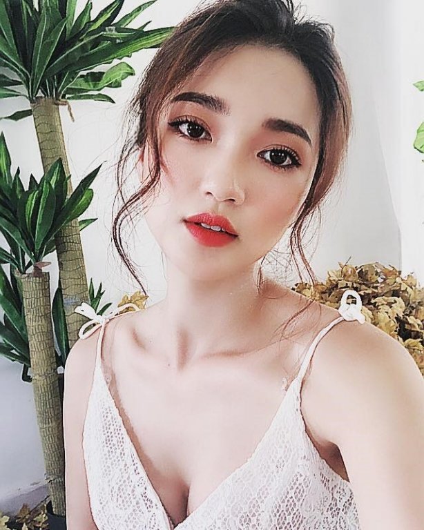 ban-gai-tin-don-cau-thu-van-duc-sexy-tung-lot-top-hoa-hau-hoan-vu