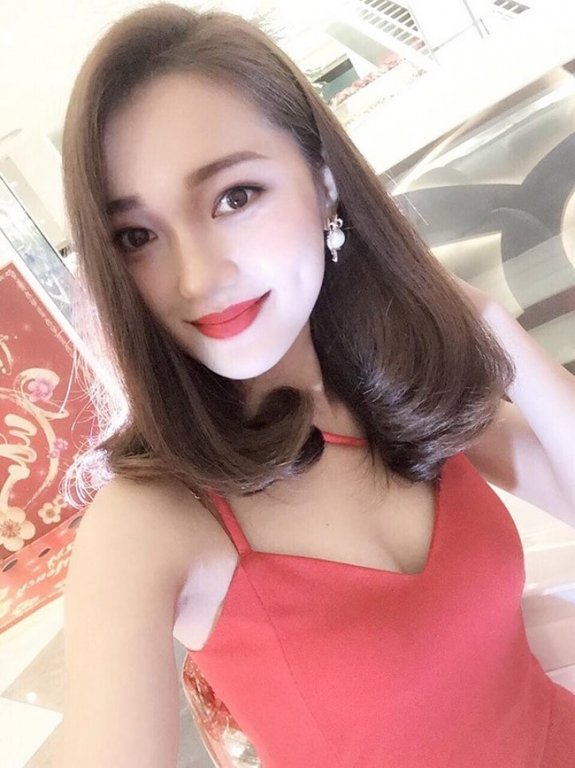 ban-gai-tin-don-cau-thu-van-duc-sexy-tung-lot-top-hoa-hau-hoan-vu
