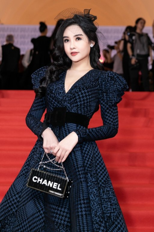 le-au-ngan-anh-xin-cuc-nghe-thuat-cap-phep-thi-hoa-hau-lien-luc-dia-2018