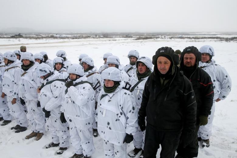 Ukraine huy dong quan du bi, tap tran lon sat bien gioi Nga hinh anh 8
