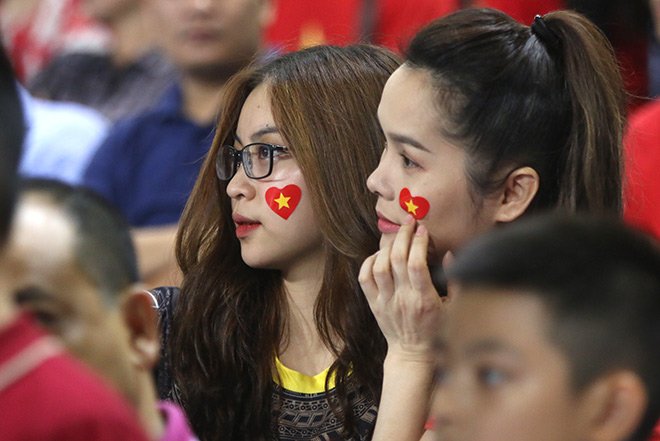 ban-gai-quang-hai-van-duc-va-dan-hotgirl-gay-chu-y-tren-san-my-dinh