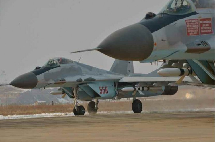 mig-29-con-at-chu-bai-tren-khong-cua-trieu-tien