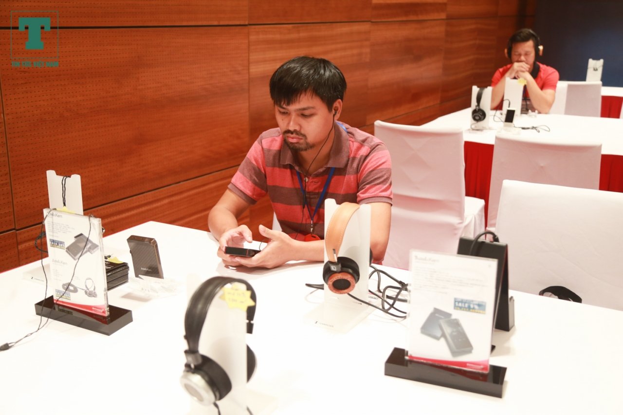 chiem-nguong-dan-thiet-bi-am-thanh-gia-tien-ty-trinh-lang-trong-av-show-2018