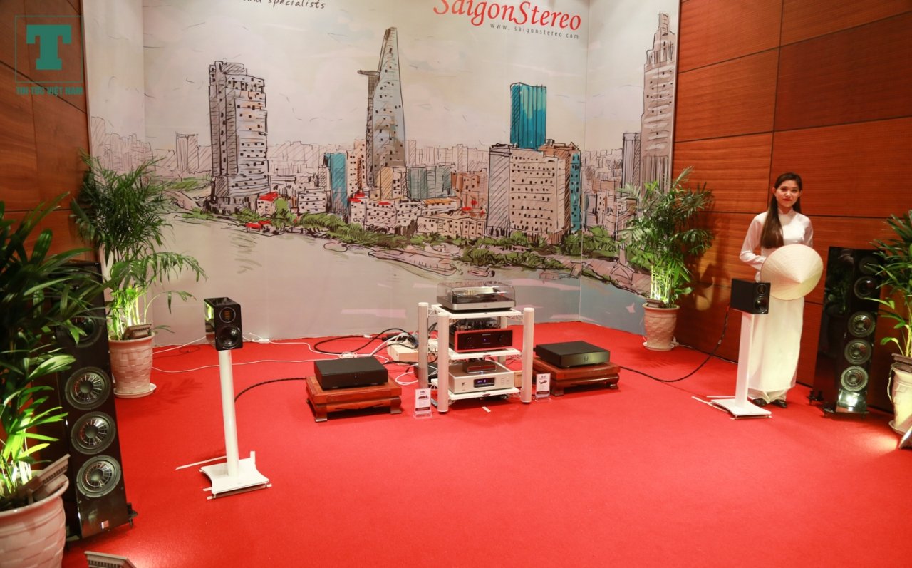 chiem-nguong-dan-thiet-bi-am-thanh-gia-tien-ty-trinh-lang-trong-av-show-2018