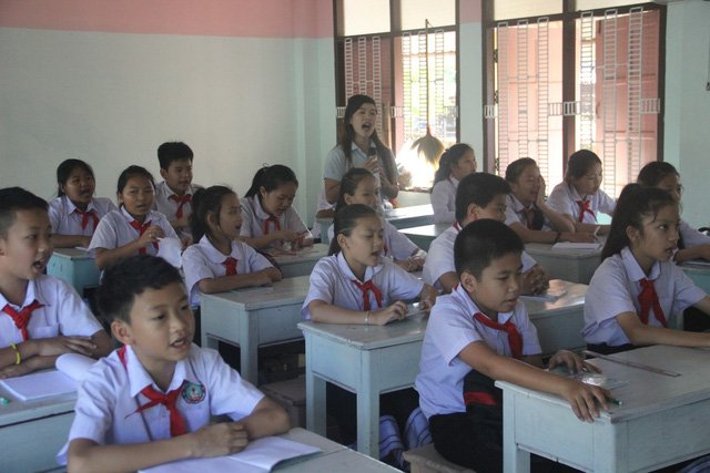 day-chu-viet-o-savanakhet-giu-tieng-viet-que-huong-tren-dat-ban-lao