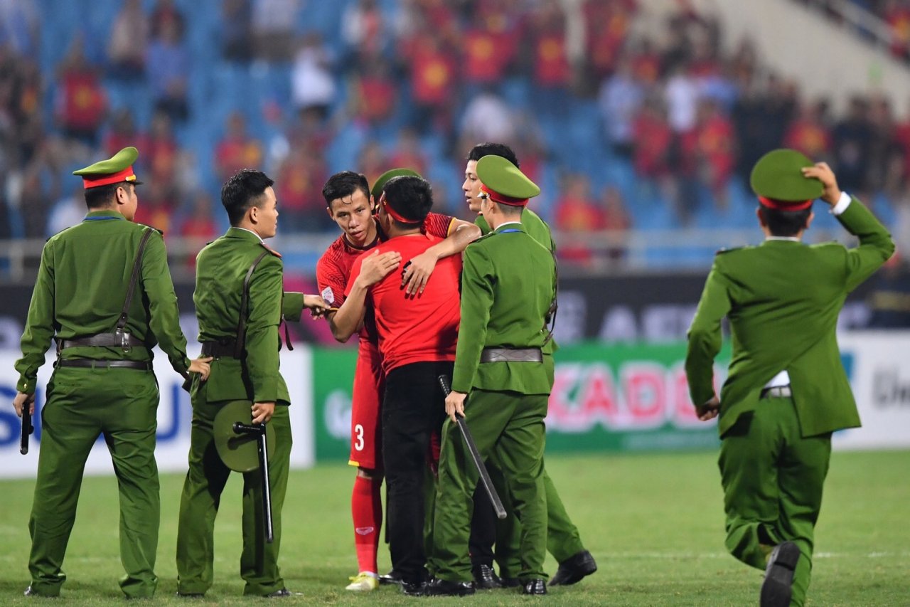 hoang-bach-khen-hanh-dong-giai-cuu-cdv-qua-khich-cua-que-ngoc-hai