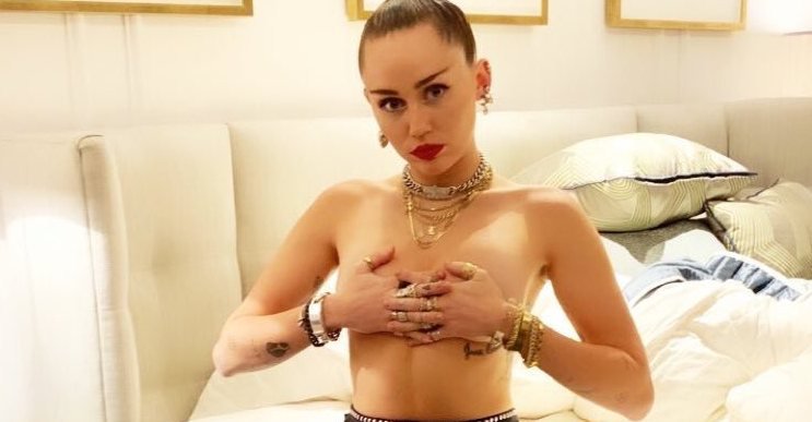 miley-cyrus-tung-anh-ban-nude-de-quang-ba-san-pham-moi
