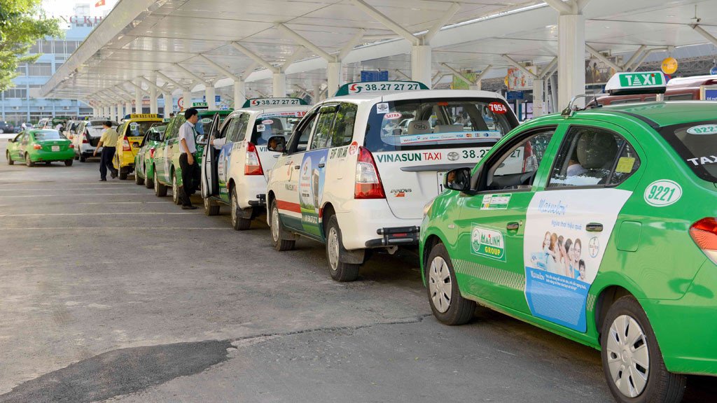 toan-canh-xung-dot-taxi-truyen-thong-va-taxi-cong-nghe-loi-ich-co-thuoc-ve-nguoi-dan