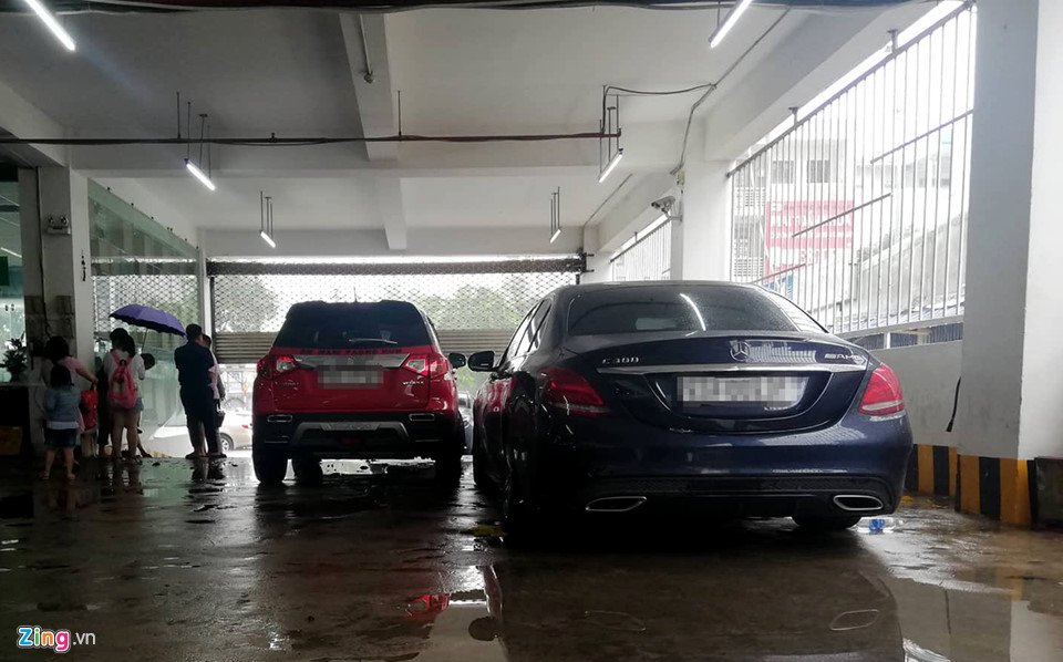 bmw-range-rover-chim-trong-ham-xe-chung-cu-cao-cap-hoang-anh-gia-lai