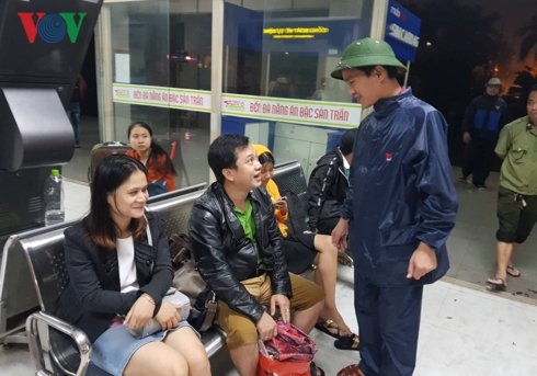 mua-lu-hoanh-hanh-da-nang-hoa-bien-nuoc-san-bay-te-liet-bai-bien-sat-lo-kinh-hoang