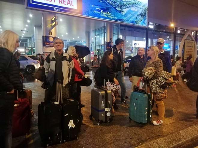 mua-lu-hoanh-hanh-da-nang-hoa-bien-nuoc-san-bay-te-liet-bai-bien-sat-lo-kinh-hoang