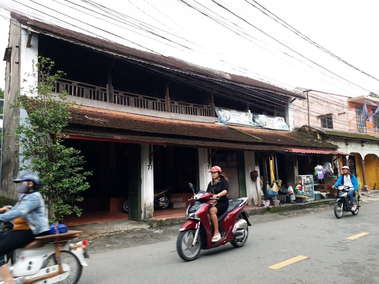 nhieu-ngoi-nha-o-pho-co-bao-vinh-xuong-cap