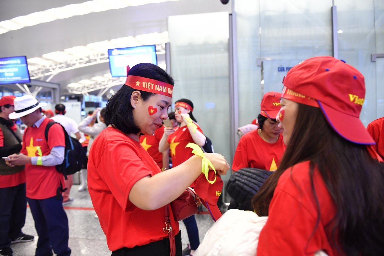 hang-ngan-cdv-da-len-duong-tiep-lua-cho-doi-tuyen-viet-nam