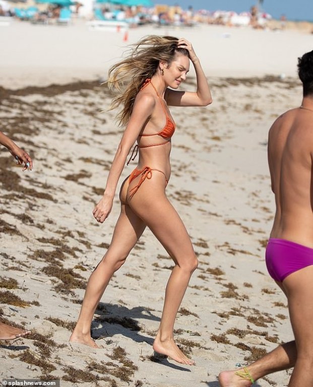 thien-than-noi-y-hut-mat-voi-bikini-sau-5-thang-sinh-con