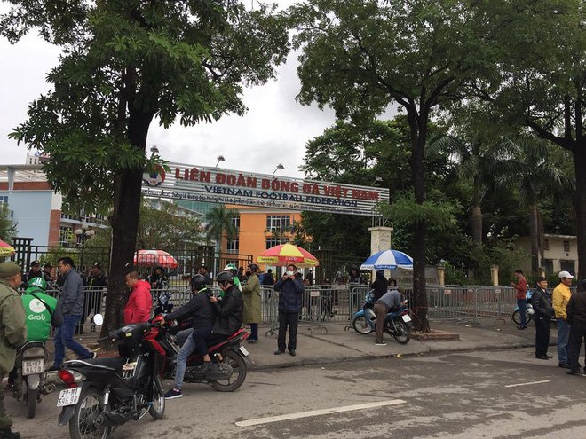 bo-tu-lenh-thu-do-vao-cuoc-vu-xung-thuong-binh-co-thu-doi-mua-ve-an-nhau-tai-vff